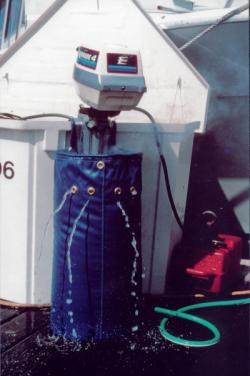 Outboard flushing bag for small outboard motors